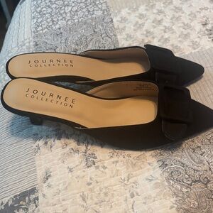 Journee Collection Black Bow Heels Size 7.5